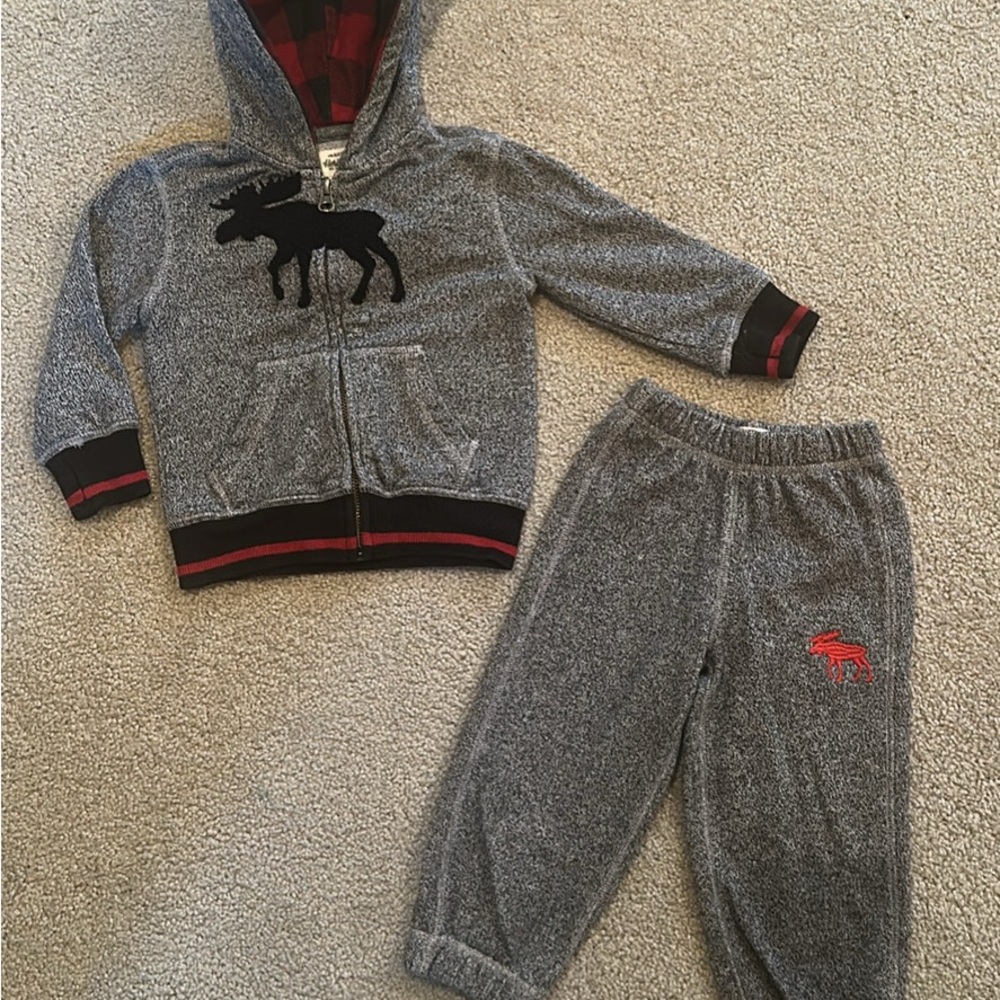 Cozy Gray Kids Matching Set with Moose Design